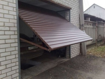 Подъемные автоматические ворота на рычагах