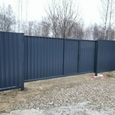 Откатные металлические ворота со встроенной калиткой 3500x2500