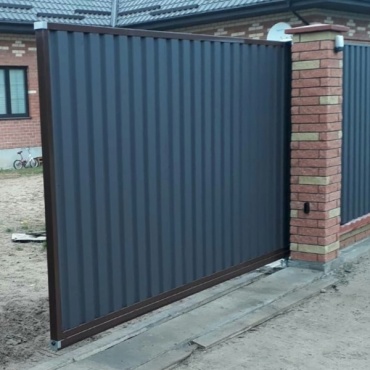 Ворота откатные из профнастила темно серого цвета 3500x2400